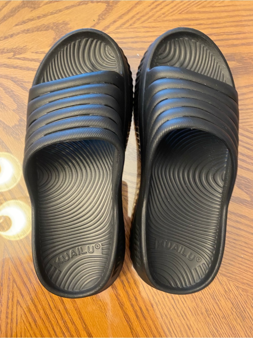 KUAiLU Women's Black Cushioned Slide Athletic Sandals